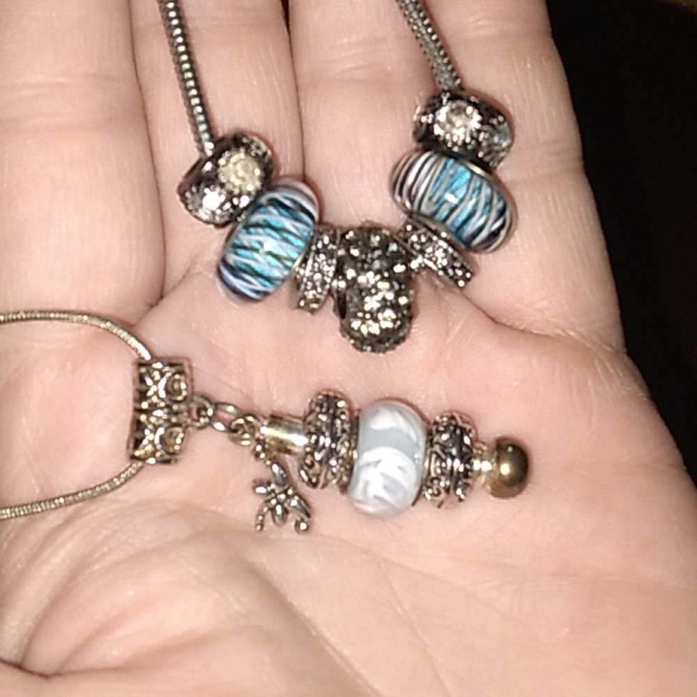 Beautiful Glass Beaded Necklace and Bracelet - Picture 6 of 6